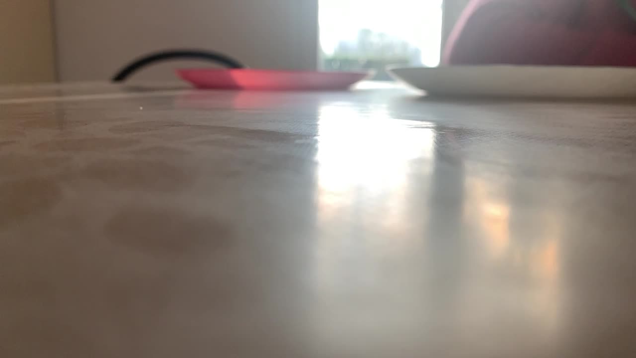 Boule mystérieuse se déplaçant au ralenti à Troyes