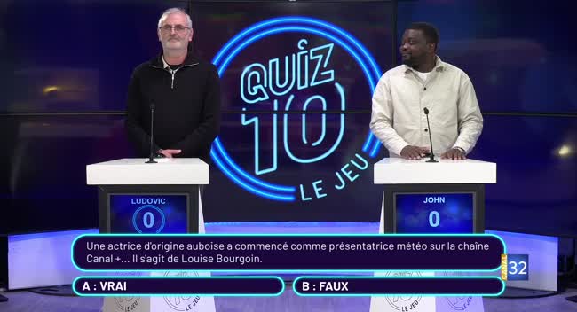 Deux candidats face à face sur le plateau du jeu Quiz 10 avec le logo lumineux en arrière-plan