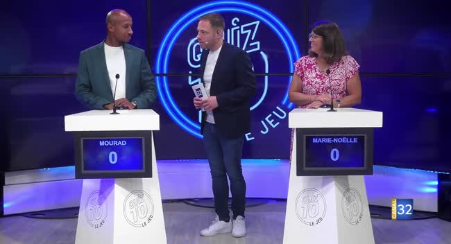 Trois participants sur le plateau de Quiz 10 lors de la finale des Masters 2025